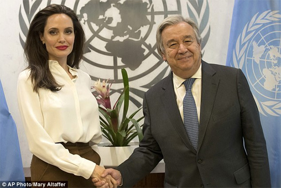 Angelina Jolie, Angelina Jolie gầy gò, gu thời trang Angelina Jolie,thời trang sao,sao Hollywood