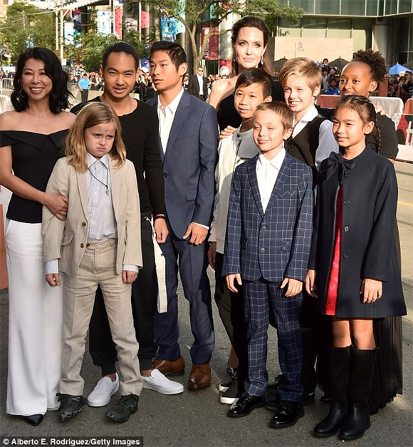 Angelina Jolie, Angelina Jolie gầy gò, gu thời trang Angelina Jolie,thời trang sao,sao Hollywood