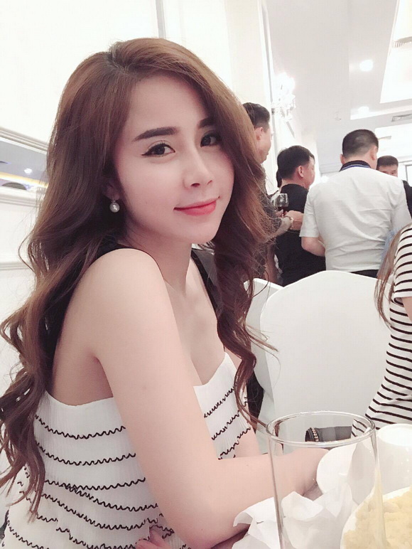 luong-huyen-trang-209-3-ngoisao.vn-w580-h772 5 Lương Huyền Trang, Trang spa, Phun xăm thẩm mỹ