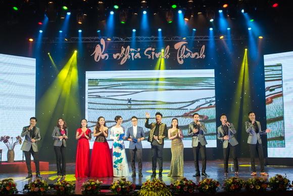 on-nghia-sinh-thanh-209-1-ngoisao.vn-w580-h387 13 Ơn nghĩa sinh thành, chương trình nghệ thuật ơn nghĩa sinh thành, Sao việt