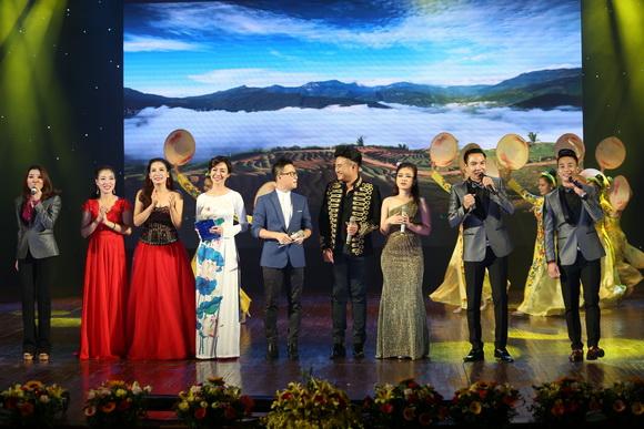 on-nghia-sinh-thanh-209-11-ngoisao.vn-w580-h387 3 Ơn nghĩa sinh thành, chương trình nghệ thuật ơn nghĩa sinh thành, Sao việt