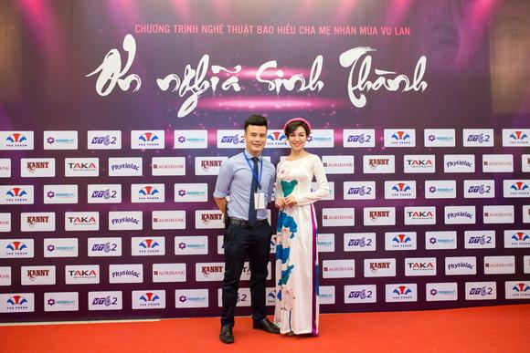 on-nghia-sinh-thanh-209-13-ngoisao.vn-w580-h387 1 Ơn nghĩa sinh thành, chương trình nghệ thuật ơn nghĩa sinh thành, Sao việt