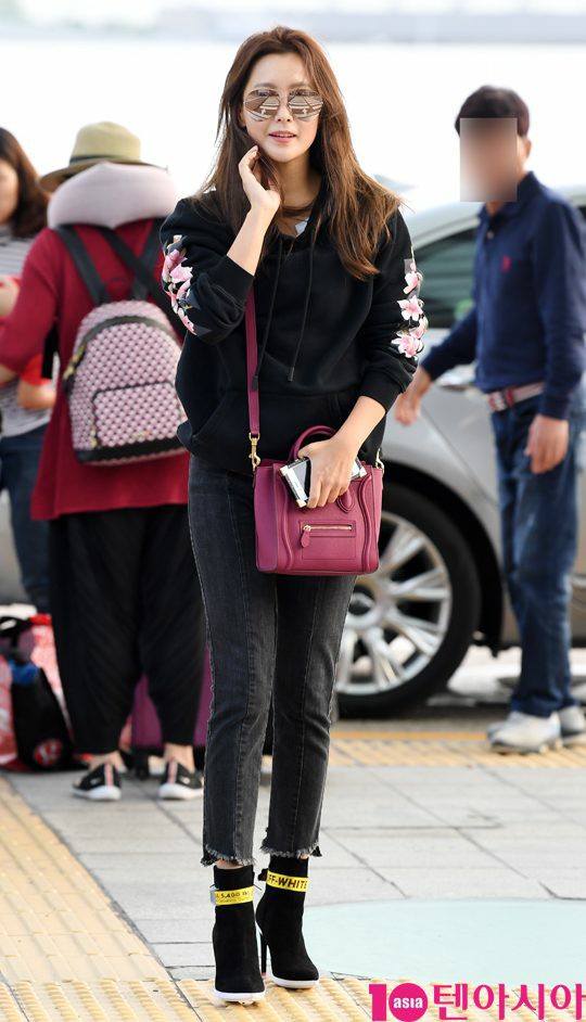 ,diễn viên Kim Hee Sun,Kim Hee Sun thời trang,style sân bay của Kim Hee Sun,thời trang sân bay của Kim Hee Sun
