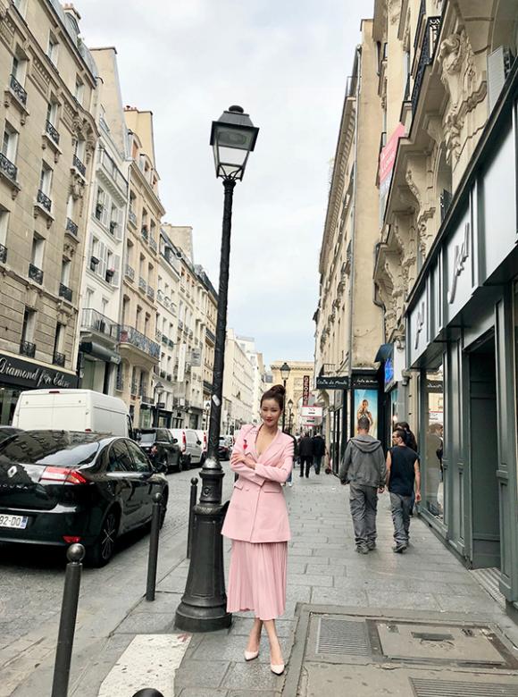 maya, Paris Fashion Week, sao việt