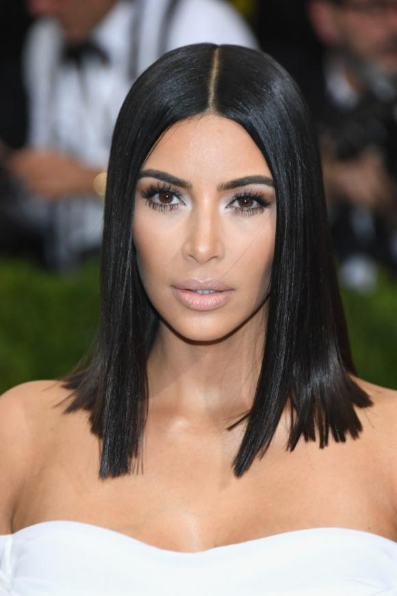 chuyện làng sao,vòng ba của Kim Kardashian,m Kim siêu vòng ba,Kim Kardashian và Kanye West,mượn người mang thai, sao Hollywood