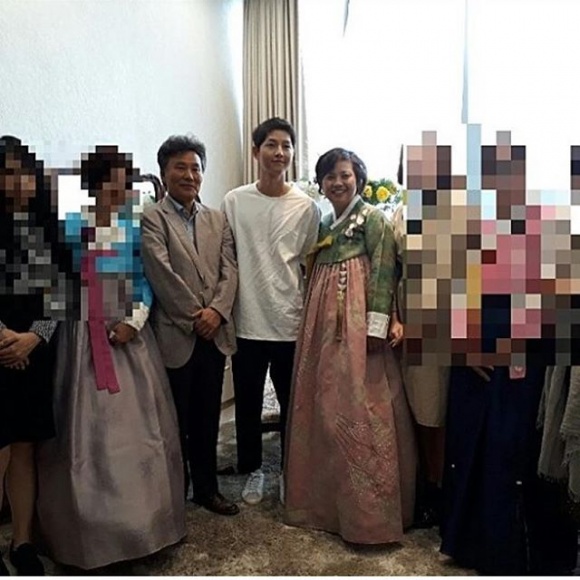 chuyện làng sao,diễn viên Song Joong Ki,Song Joong Ki và Song Hye Kyo làm đám cưới, song joong ki bị ném đá, sao Hàn
