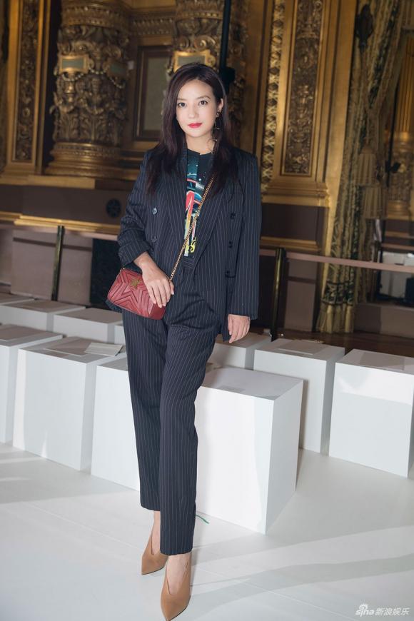 thời trang sao,diễn viên Triệu Vy,Triệu Vy thời trang,nổi bật tại Tuần lễ thời trang Paris, tuần lễ thời trang paris 2017, sao Hoa ngữ