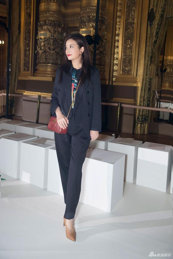 thời trang sao,diễn viên Triệu Vy,Triệu Vy thời trang,nổi bật tại Tuần lễ thời trang Paris, tuần lễ thời trang paris 2017, sao Hoa ngữ