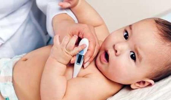 hạ sốt bằng rượu gây nguy hiểm, hạ sốt bằng phương pháp dân gian, cách hạ sốt cho trẻ,