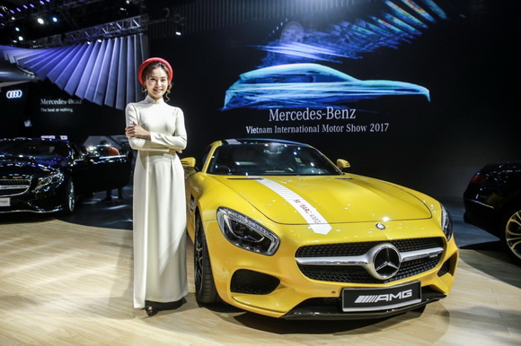 ninh-duong-lan-ngoc-2710-1-ngoisao.vn-w580-h386 7 Ninh Dương Lan Ngọc, Mercedes-Benz, sao việt