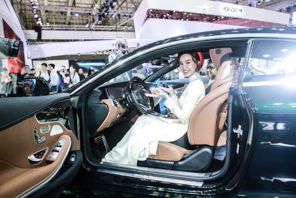 ninh-duong-lan-ngoc-2710-3-ngoisao.vn-w580-h388 5 Ninh Dương Lan Ngọc, Mercedes-Benz, sao việt