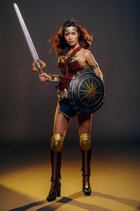 Minh Tú,Minh Tú hoá Wonder Woman,Minh Tú cosplay