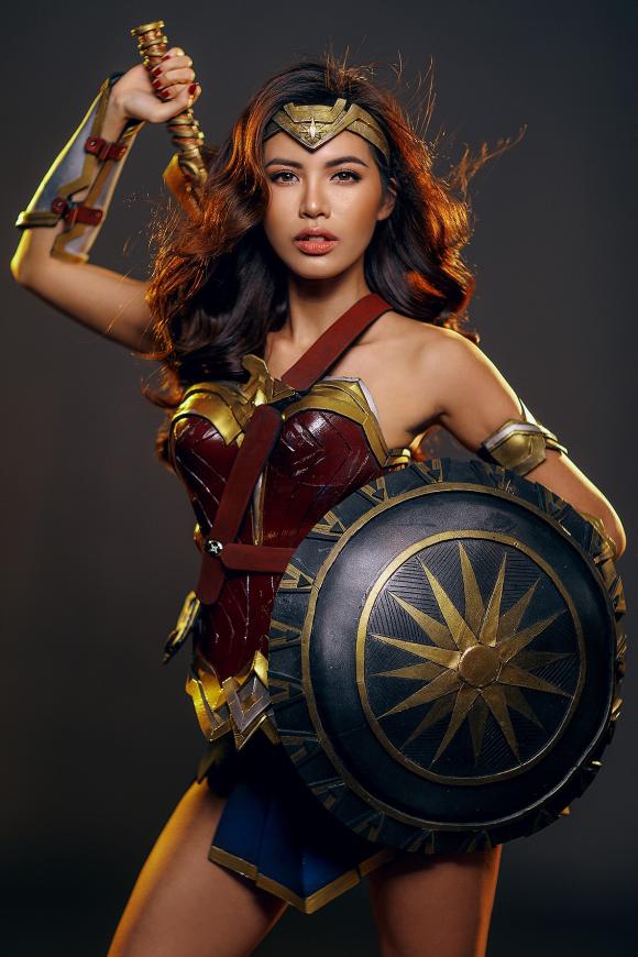 Minh Tú,Minh Tú hoá Wonder Woman,Minh Tú cosplay