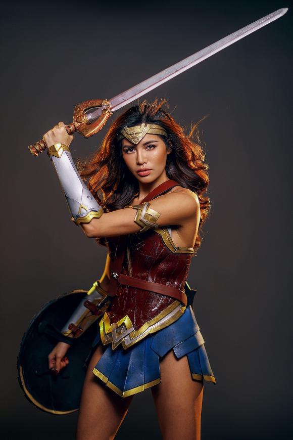 Minh Tú,Minh Tú hoá Wonder Woman,Minh Tú cosplay