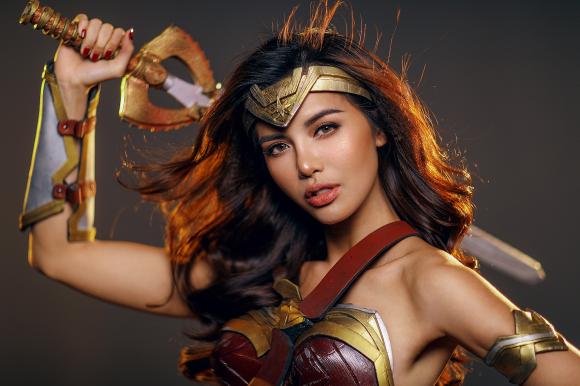 Minh Tú,Minh Tú hoá Wonder Woman,Minh Tú cosplay