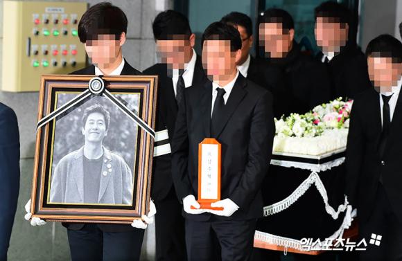 Kim Joo Hyuk,Kim Joo Hyuk qua đời,lễ tang diễn viên Reply 1988