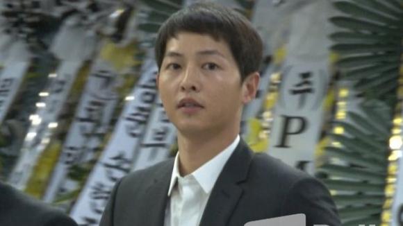diễn viên Song Joong Ki, song joong ki đến viếng kim joo hyuk, kim joo hyuk tai nạn giao thông