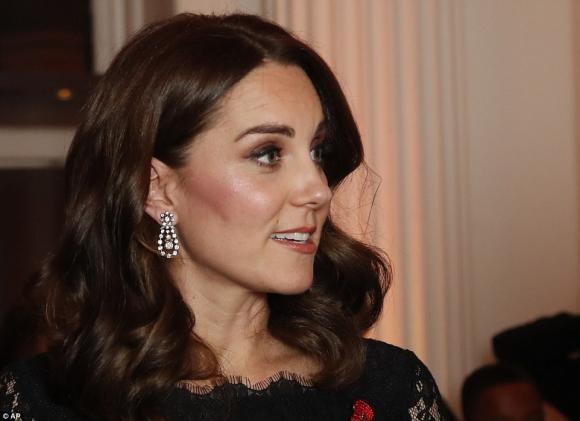 cong nuong kate va hoang tu william,phong cách thời trang của công nương kate,công nương kate middleton bầu bí