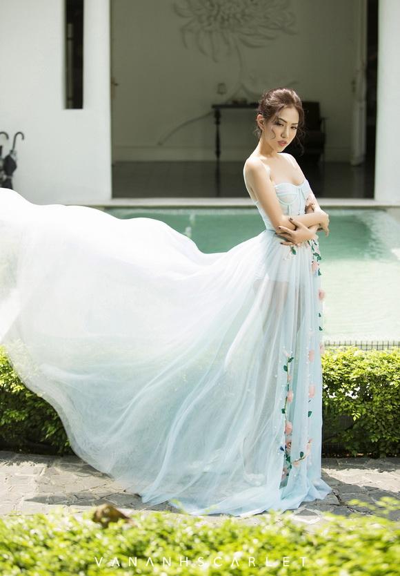 ntk-van-anh-1311-11-ngoisao.vn-w580-h834 1 Vân Anh Scarlet, BST Blooming Bouquet, BST Thu-Đông của Vân Anh Scarlet