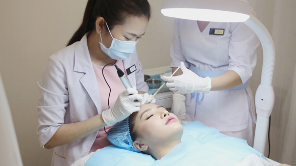 bich-phuong-1411-3-ngoisao.vn-w580-h326 0 Bích Phương, Ca sĩ Bích Phương, Evie Clinic & Spa