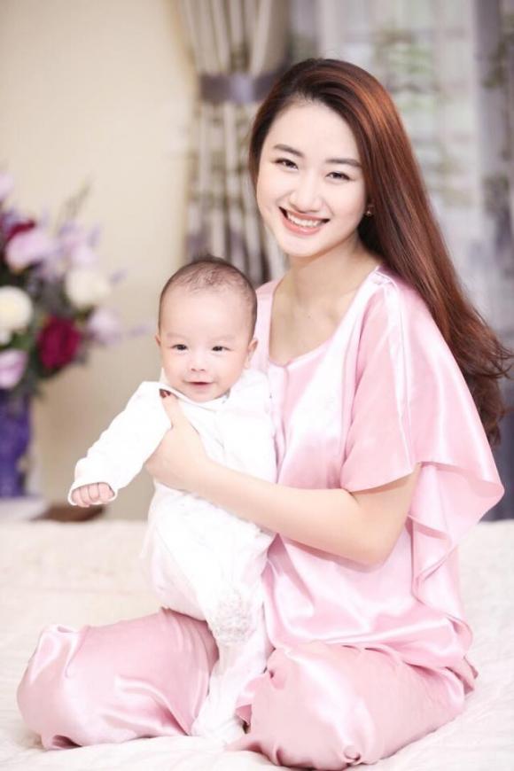 Hoa hậu Thu Ngân, Hoa hậu Thu Ngân và con, sao Việt