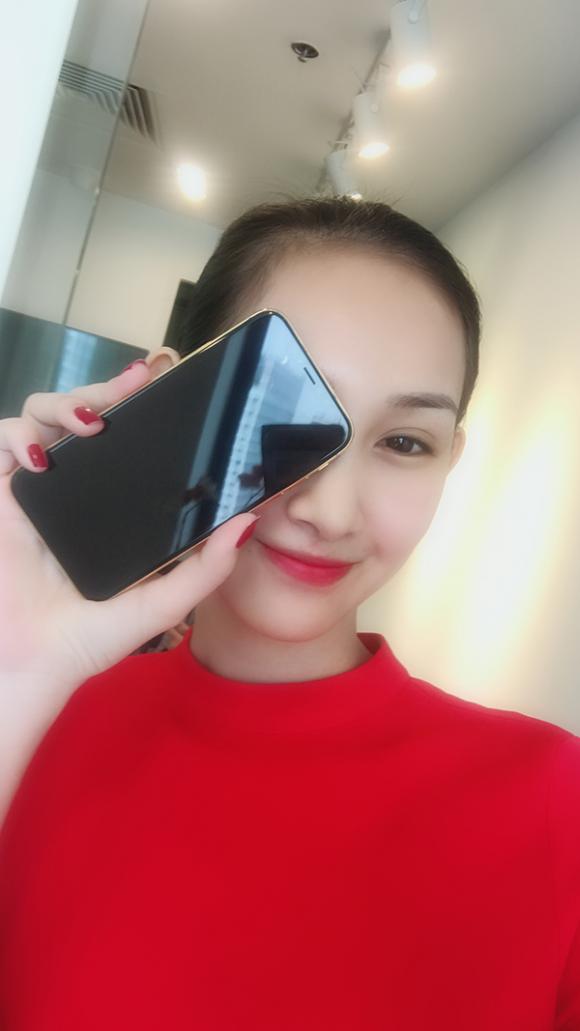 Thanh Trúc, nữ hoàng trang sức thanh trúc, Iphone X vàng nguyên khối 24K