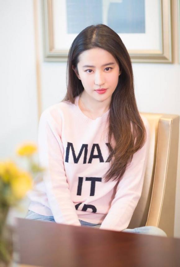 Lưu Diệc Phi, diễn viên Lưu Diệc Phi, lưu diệc phi lộ đùi to