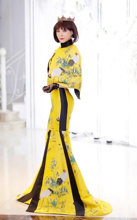 Á hậu Ngọc Quỳnh, sao việt