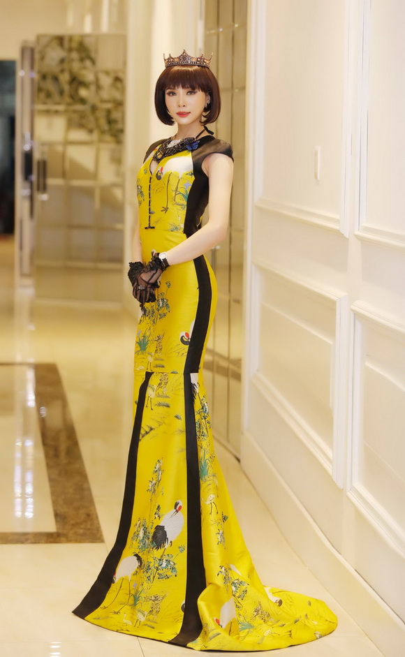 Á hậu Ngọc Quỳnh, sao việt