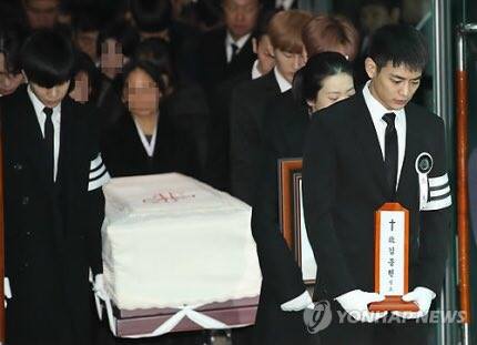 Jonghyun, jonghyun tự tử, đám tang jonghyun, jonghyun về nơi an nghỉ cuối cùng
