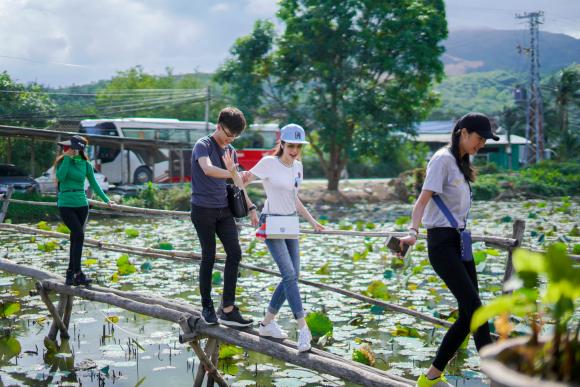 Lý Nhã Kỳ, Lý Nhã Kỳ làm từ thiện, cựu đại sứ du lịch Lý Nhã Kỳ