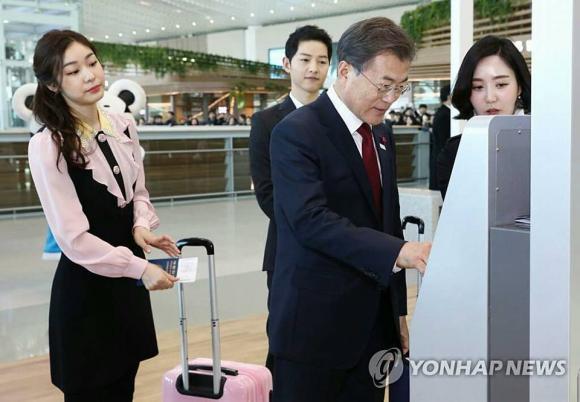 diễn viên Song Joong Ki, song joong ki gặp tổng thống Hàn, song joong ki điển trai ngời ngời
