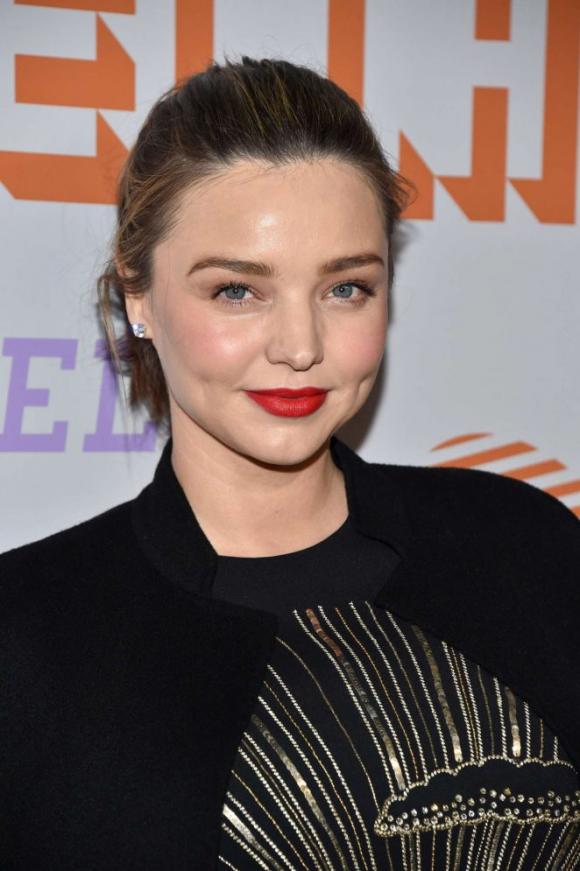 siêu mẫu Miranda Kerr, miranda kerr tươi trẻ, miranda kerr bầu bí, sao đụng hàng 