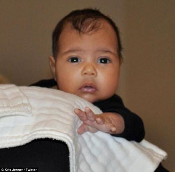 Kim Kardashian và Kanye West,Kim siêu vòng 3, bán ảnh con gái, con gái mới sinh