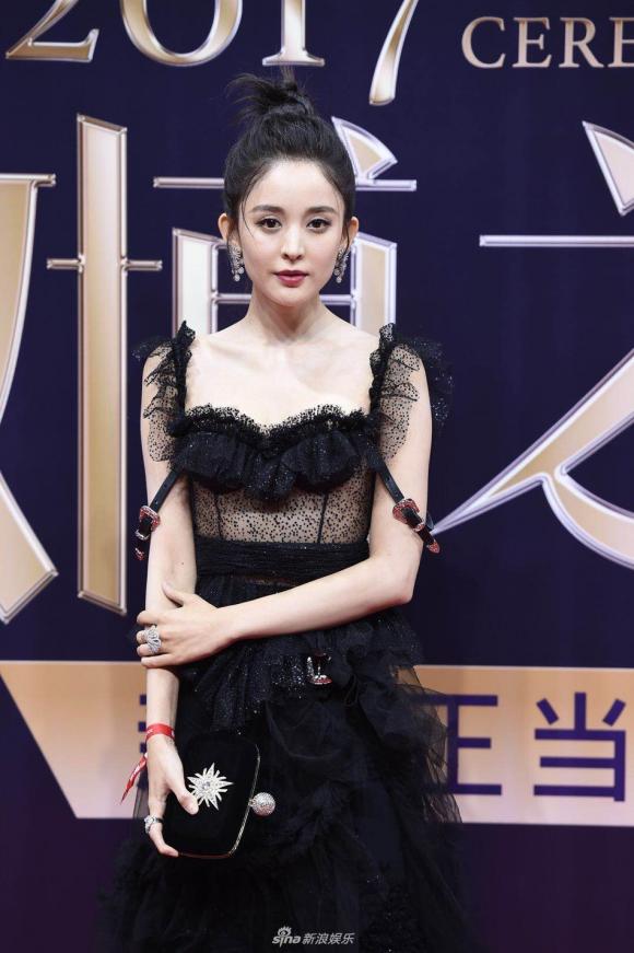 đêm hội weibo 2017, thảm đỏ đêm hội weibo, angelababy, dương mịch