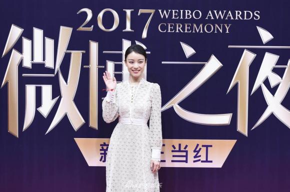 đêm hội weibo 2017, thảm đỏ đêm hội weibo, angelababy, dương mịch