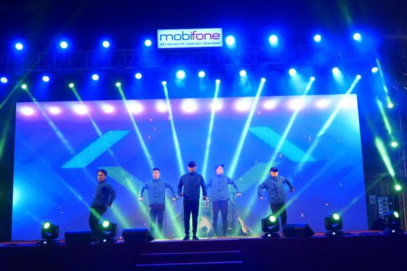 1resize-ngoisao.vn-w580-h387 11 MobiFone Music Tour,Hoàng Tôn,Suni Hạ Linh