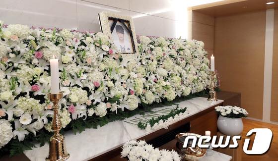 diễn viên jeon tae soo, em trai ha ji won, qua đời vì trầm cảm, đám tang em trai ha ji won