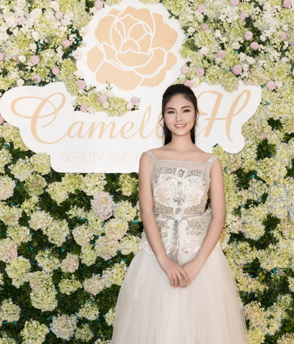 Kenbi khánh phạm, Á hậu tú anh, sao việt