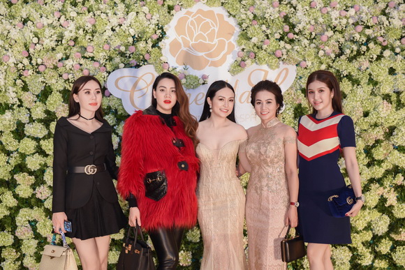 Kenbi khánh phạm, Á hậu tú anh, sao việt