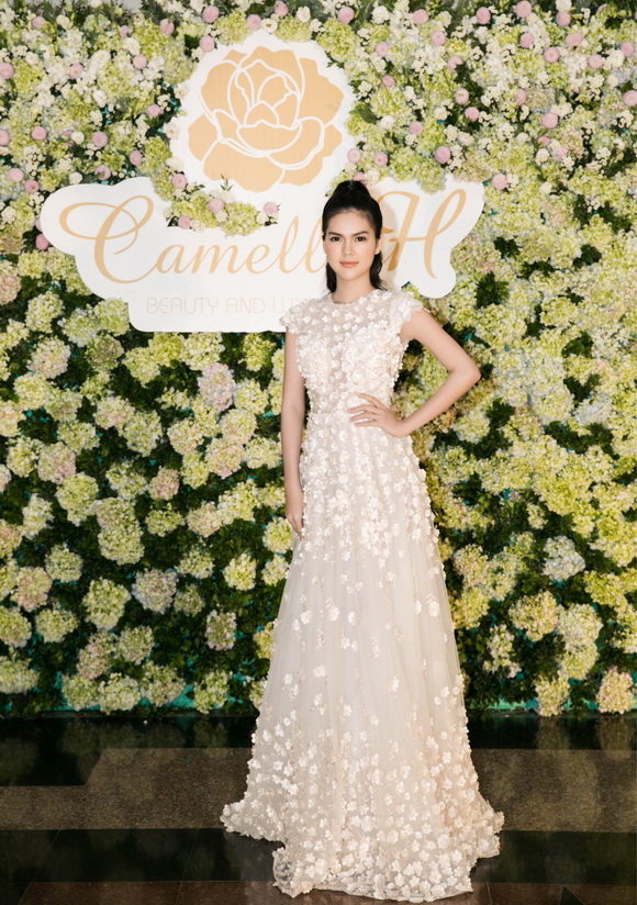 Kenbi khánh phạm, Á hậu tú anh, sao việt