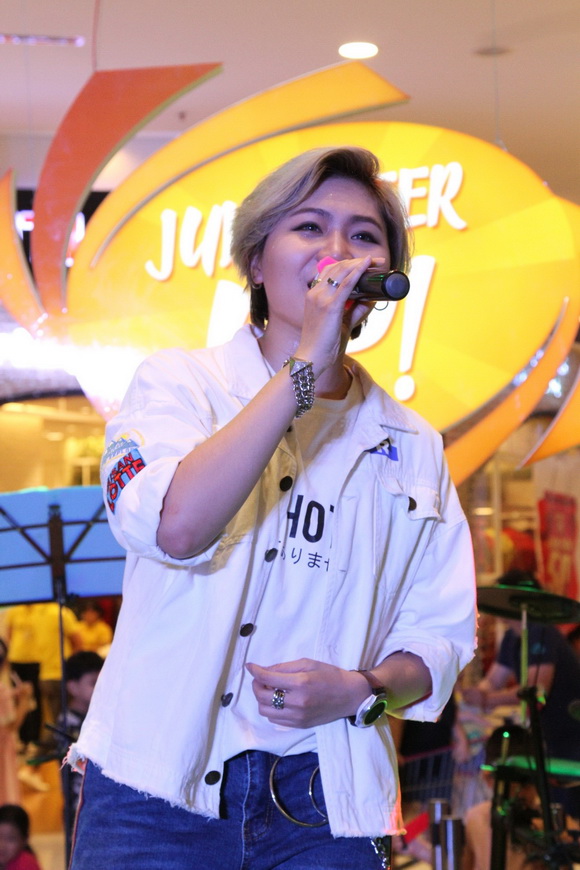 Vicky Nhung, sao việt