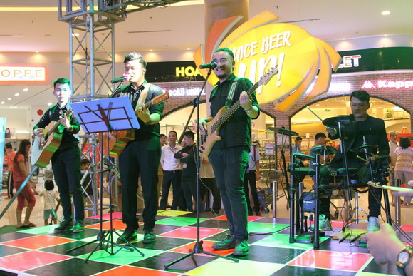 Vicky Nhung, sao việt