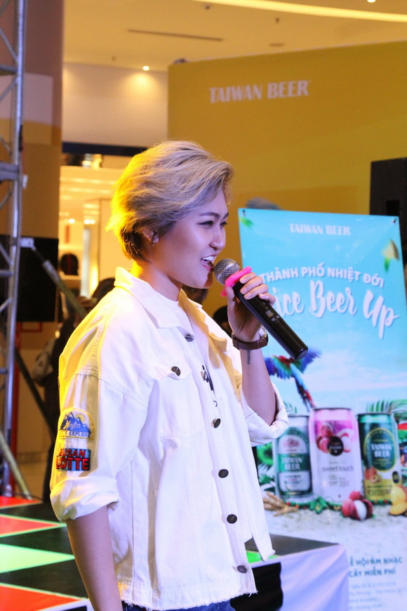 Vicky Nhung, sao việt