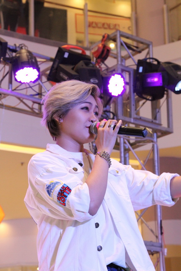 Vicky Nhung, sao việt