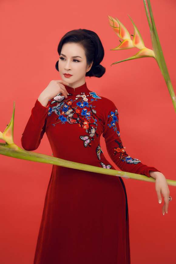 Mc thanh mai,diễn viên thanh mai,mc thanh mai diện áo dài xuân