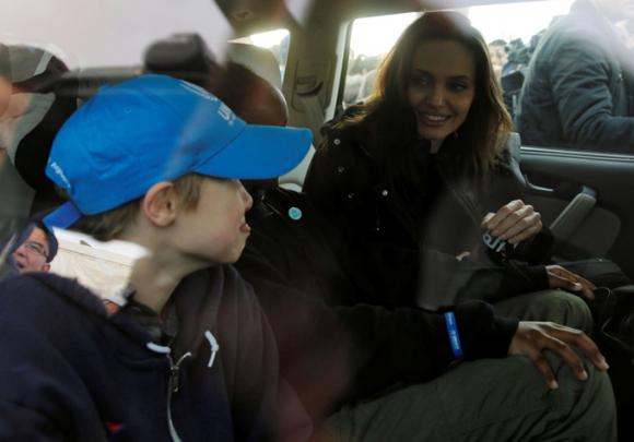 ,Diễn viên Angelina Jolie, angelina jolie rạng rỡ, tin đồn gầy gò đến mức báo động