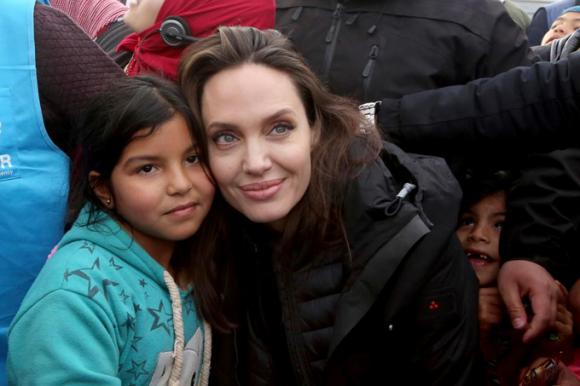 ,Diễn viên Angelina Jolie, angelina jolie rạng rỡ, tin đồn gầy gò đến mức báo động