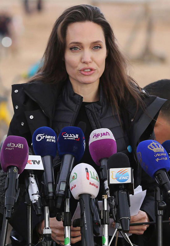 ,Diễn viên Angelina Jolie, angelina jolie rạng rỡ, tin đồn gầy gò đến mức báo động