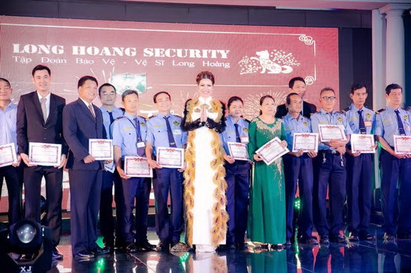 bui-thi-ha-291-10-ngoisao.vn-w580-h386 16 Đàm Vĩnh Hưng, Đàm Vĩnh Hưng, Sao Việt